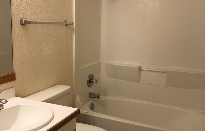 2 beds, 1 bath, 875 sqft, $1,895, Unit 106