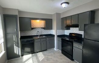 1 bed, 1 bath, 700 sqft, $800, Unit 121