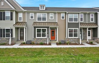 Stunning 3 BR 2.5 BA Townhouse in Lime Spring Village!