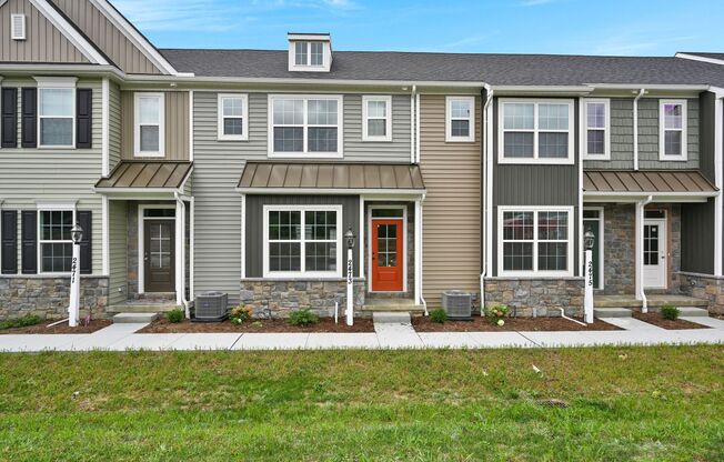 Stunning 3 BR 2.5 BA Townhouse in Lime Spring Village!