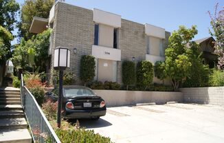 *2 WEEKS FREE!* 2 BR with Garage between Hillcrest and North Park!