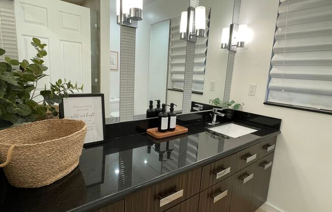 PRIVATE , FURNISHED Beverly Hills Studio Back House ! All utilities included