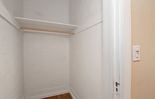 Studio, 1 bath, 359 sqft, $1,295, Unit 306