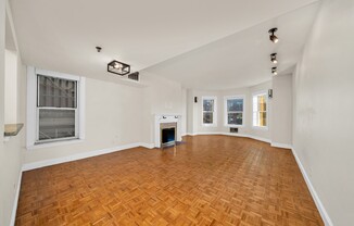 1 bed, 1.5 baths, 767 sqft, $4,000, Unit 212