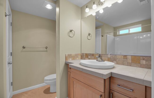 2 beds, 2 baths, 894 sqft, $1,595, Unit 144-36302