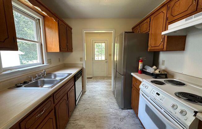 3 Bedroom Pet Friendly Home for Rent!