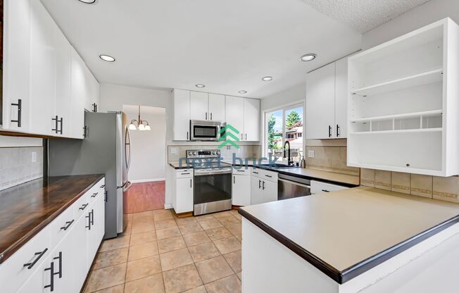 3 Beds 2 Baths Single-family Home is available for Rent!