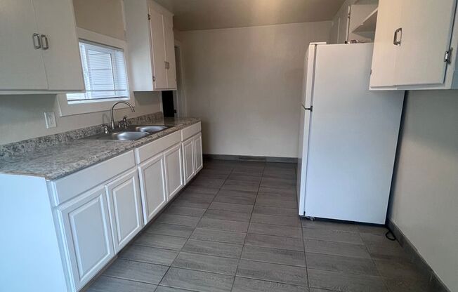 3 beds, 1 bath, 900 sqft, $1,600, Unit 4635