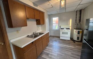 Studio, 1 bath, 300 sqft, $495, Unit #B