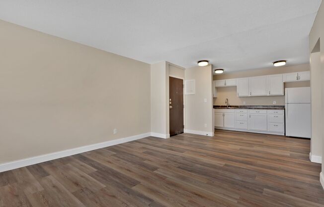 2 beds, 1 bath, $1,685, Unit 111