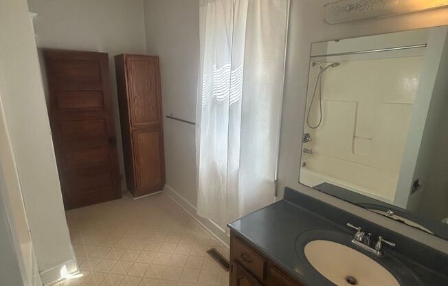 2 beds, 1 bath, $1,020