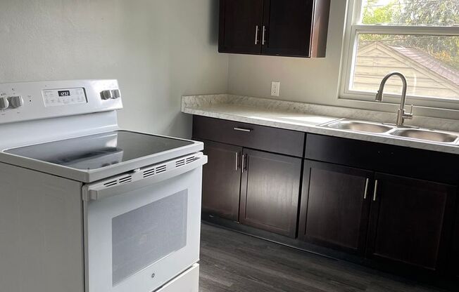 2 beds, 1 bath, 800 sqft, $800, Unit Unit 3