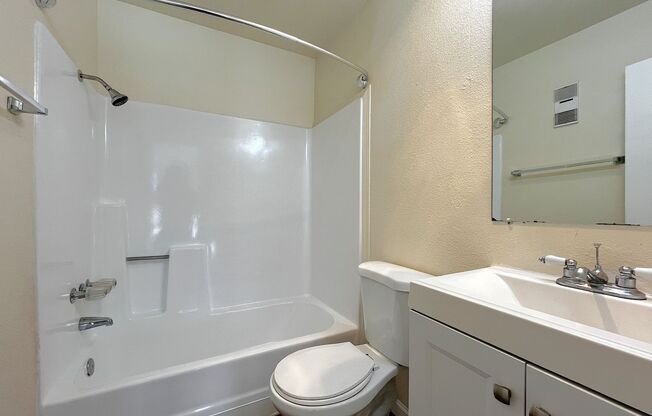 1 bed, 1 bath, 485 sqft, $850, Unit H209