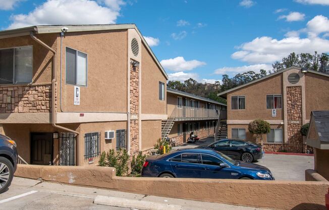 2 beds, 1 bath, $1,995, Unit 4966-08