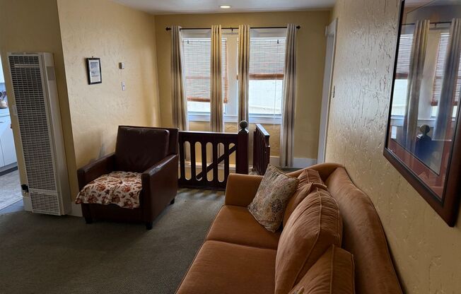 2 beds, 1 bath, $2,295