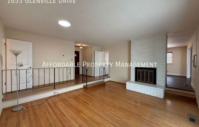 1653 GLENVILLE DR