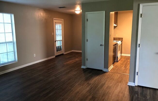 2 beds, 1 bath, 950 sqft, $995