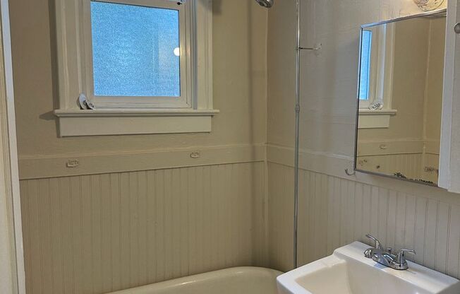 Studio, 1 bath, 417 sqft, $975, Unit 305-Unit 2