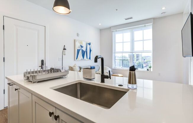 1 bed, 1 bath, 100 sqft, $1,400, Unit Suite 3 - Unit 2