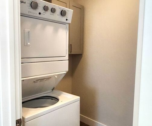 3 beds, 2.5 baths, $2,650, Unit 105