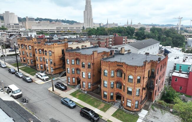 Oakland Bates Apartments