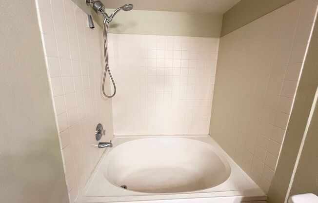 1 bed, 1 bath, $1,100, Unit # 1202