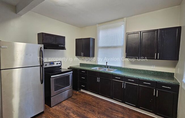 2 beds, 1 bath, 712 sqft, $1,150