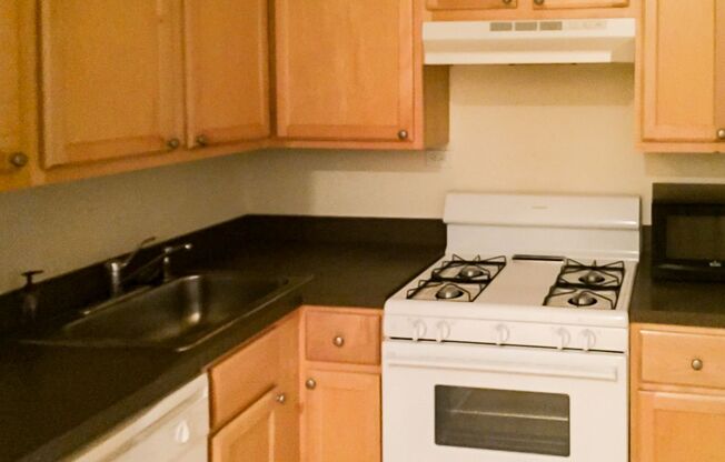2 beds, 1 bath, 810 sqft, $2,795, Unit 2604RA-1