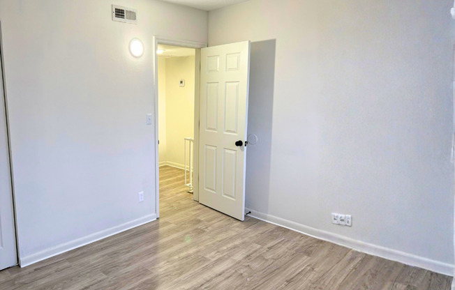 2 beds, 1.5 baths, $1,250, Unit 21-063E