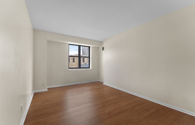 3 beds, 2 baths, 1,430 sqft, $7,600, Unit 1501