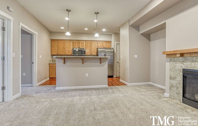 Beautiful Ground Level 1+br Condo ** Water/Sewer/Garbage Included **