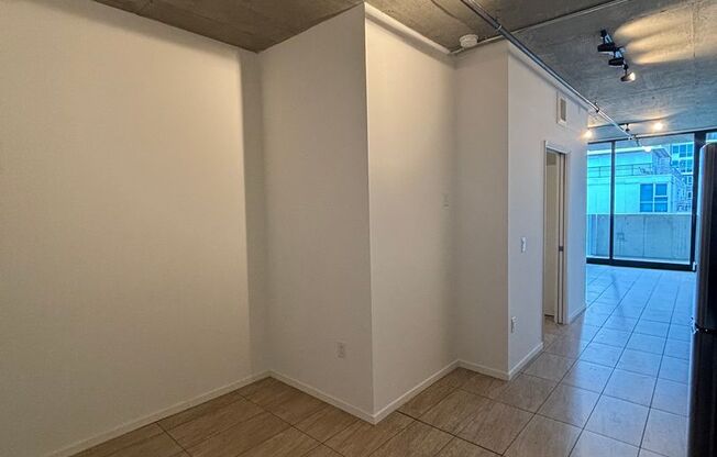 Studio, 1 bath, 382 sqft, $2,295, Unit 603