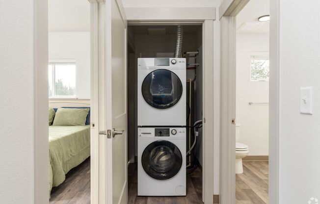 3 beds, 3 baths, 1,086 sqft, $1,882, Unit 2212