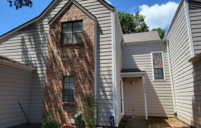 College Station 2 bedrooms - 1.5 baths near Southwest Parkway & Dartmouth