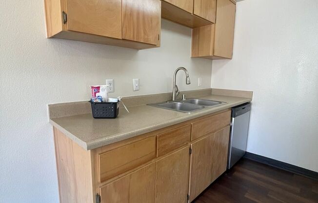 1 bed, 1 bath, 850 sqft, $1,445, Unit 1690-134