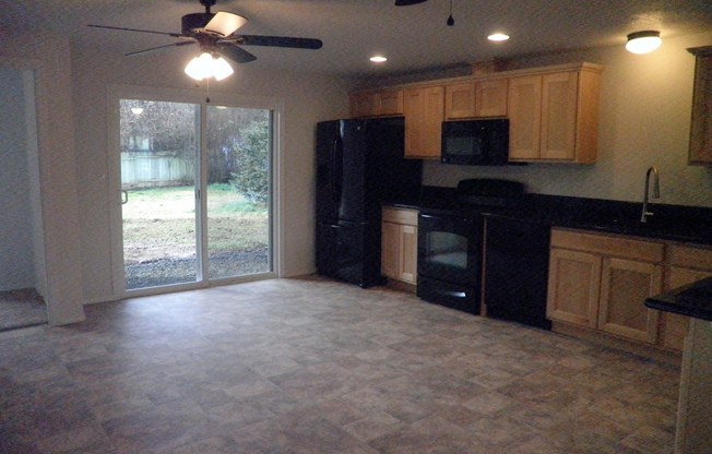VIDEOTOUR: Nicely Renovated! Granite Countertops, Large Yard. PETS WELCOME