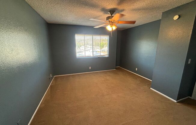 Spacious 3-Bedroom Townhome with Community Amenities in Canyon Country!