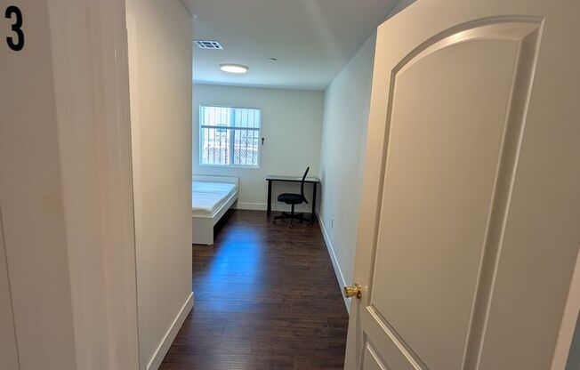 1442 W 35TH ST