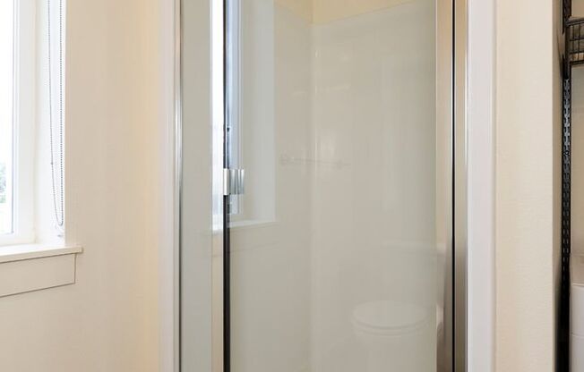 Studio, 1 bath, 310 sqft, $1,395, Unit 405