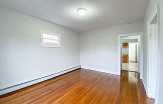 2 beds, 1 bath, $1,400, Unit 6