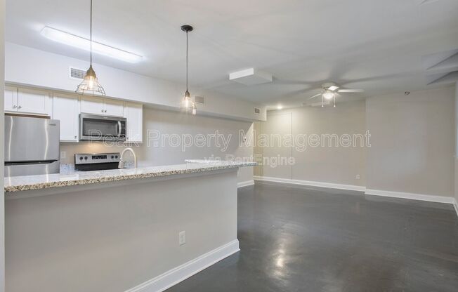 1 bed, 1 bath, 814 sqft, $1,195, Unit 11