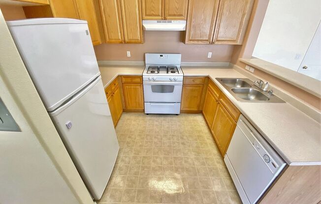 CHARMING 2 BEDROOM, 2 BATH CONDO WITH STYLISH UPGRADES THROUGHOUT!