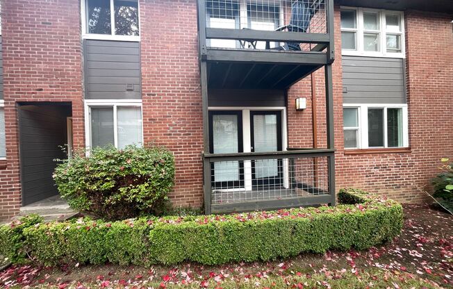 2 beds, 1 bath, $2,095