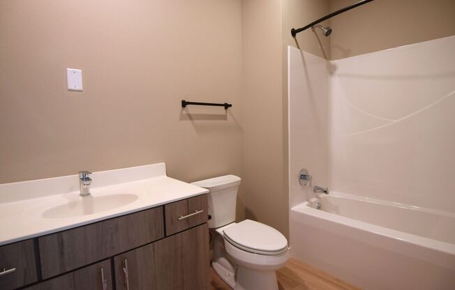 1 bed, 1 bath, 816 sqft, $1,970, Unit 5604-407