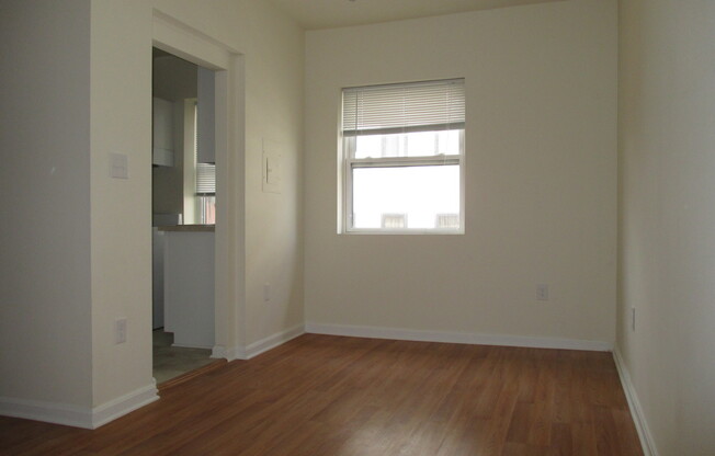 1 bed, 1 bath, $945, Unit 1D