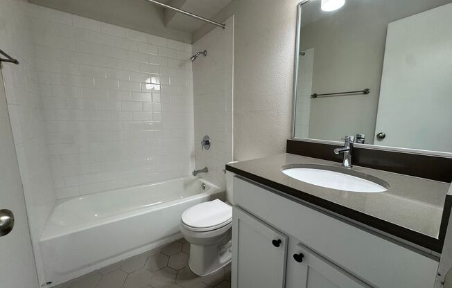 2 beds, 2 baths, 900 sqft, $1,412, Unit LAW11-216