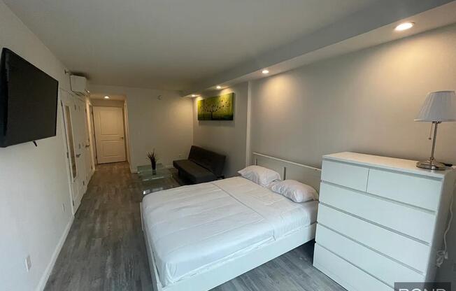 3 beds, 3 baths, $8,000, Unit 4C