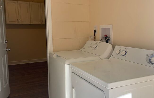 2 beds, 1 bath, $1,650