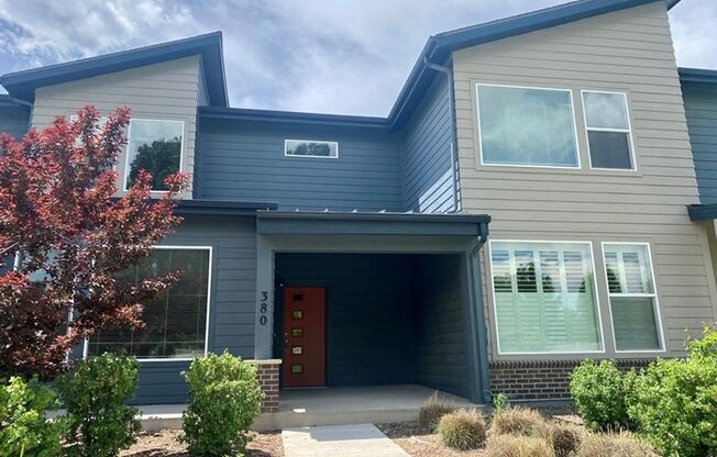 Lovely Newer Townhouse