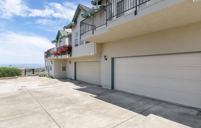Stunning Remodeled 2BR/2BA Garage Laundry Fireplace